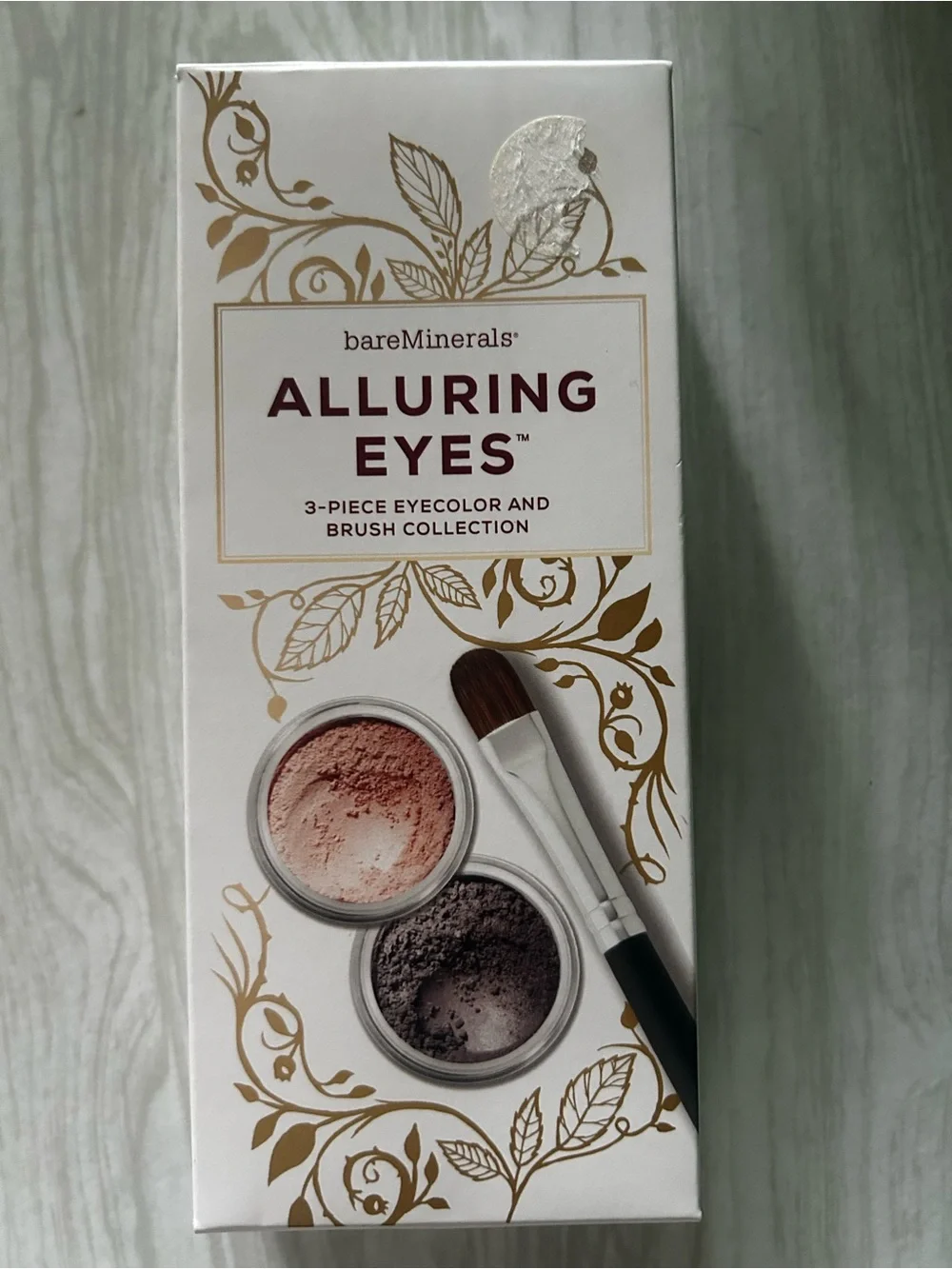 bareMinerals Alluring Eyes EyeColor Trio in Pink & Brown with Brush